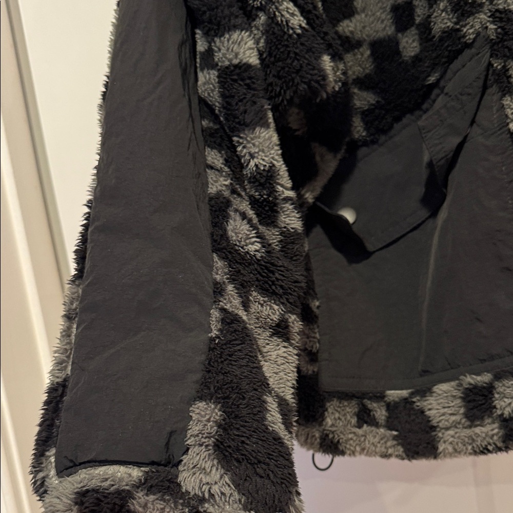 Black And Gray Patterned Jacket - image 5